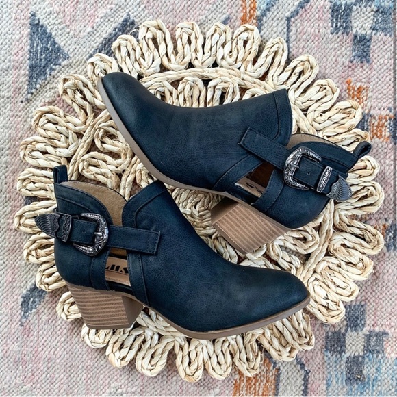 Silver Buckle Boho Cut Out Black Ankle Booties - Picture 1 of 2